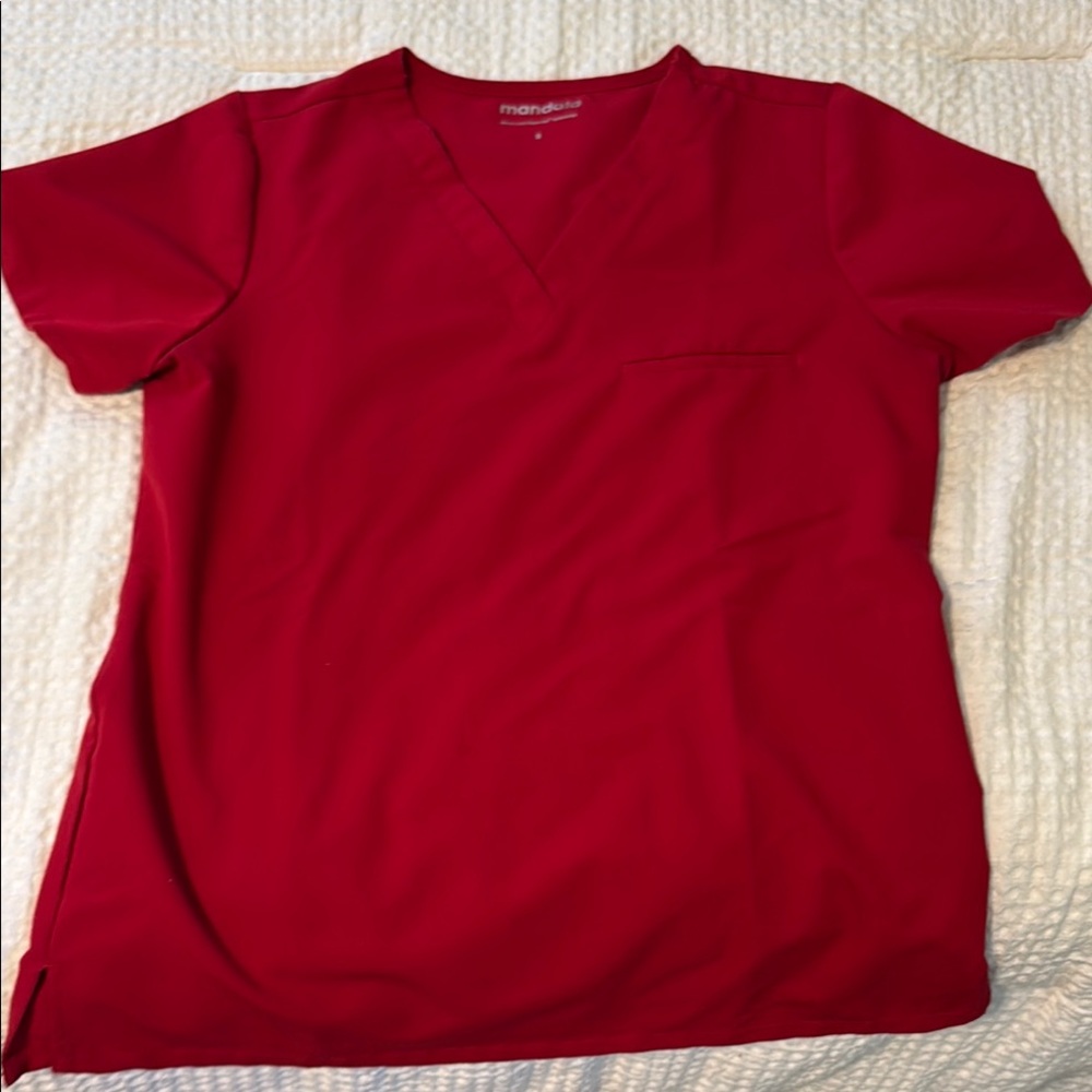 Mandala one pocket scrub top women’s S in red excellent condition